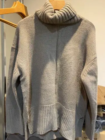 AER 그레이지 터틀넥 니트 긴팔