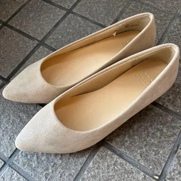 베이지 스틸레토 펌프스 골드 힐