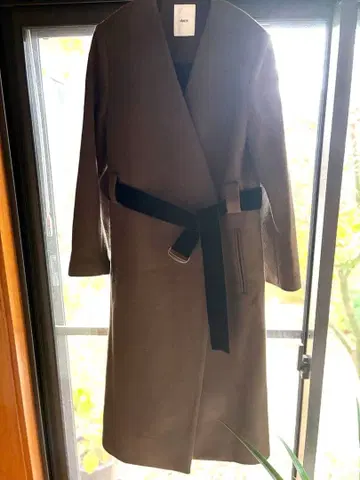 에부르 ebure 새상품급 벨트 포함 롱 코트 카키