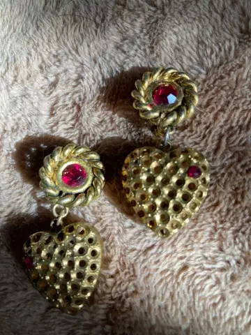 하트형 시스루 디자인 귀찌