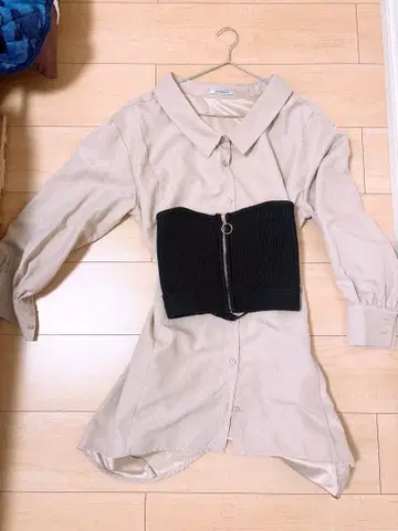 베이지 셔츠 코르셋풍 긴팔 상의 원피스