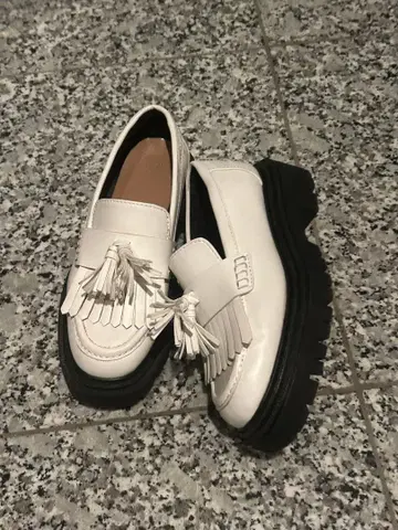 h&m 화이트 프린지 로퍼 통굽