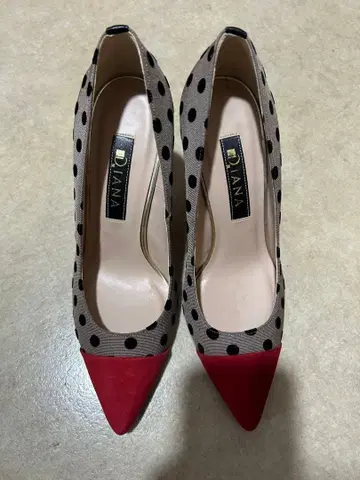 DIANA 도트 무늬 스틸레토 하이힐