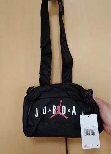 [ 택 포함 미사용 새상품 ] 조던 바디백 SM9031-023