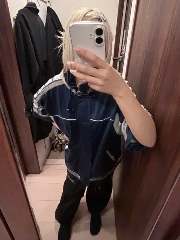 DIADORA 네이비 후드 부착 저지