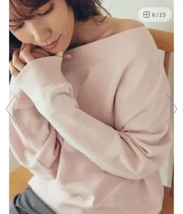 미라 오웬 오프숄더 맨투맨