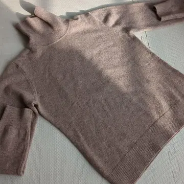 울 100% 베이지 터틀넥 스웨터