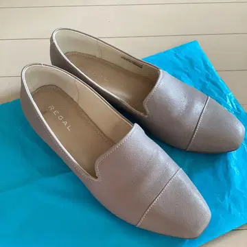 REGAL 베이지 낮은 힐