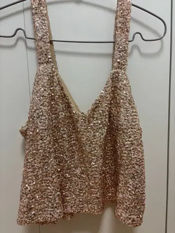 스팽글 골드 탱크탑 V넥