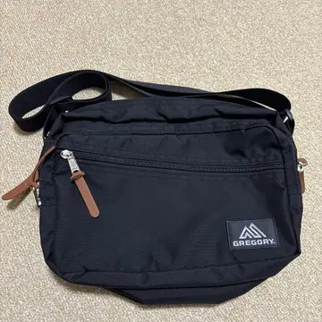 그레고리 숄더백