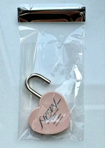 SEVENTEEN NEW_ 공중정원 스카이빌 한정판 하트 락 키