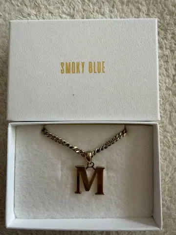 SMOKY BLUE 알파벳 M 목걸이