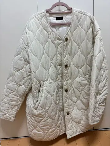 화이트 퀼팅 자켓 오버 사이즈