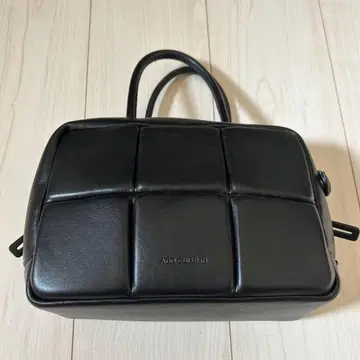 아도카람 핸드백