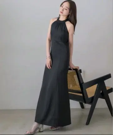 NEUNA 아메스리 롱 원피스 플레어 블랙