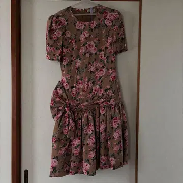 VIVID FORMAL BOUTIQUE 꽃무늬 플레어 드레스 S 사이즈