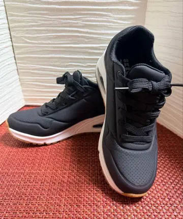 [ 새상품급 ] SKECHERS 블랙 스니커즈