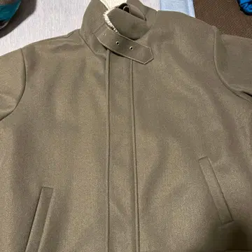 올리브 그린 스탠드 카라 코트