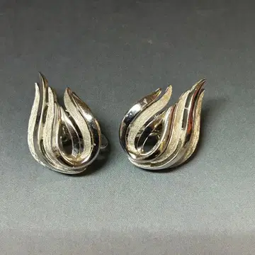 트리파리 실버 컬러 귀찌