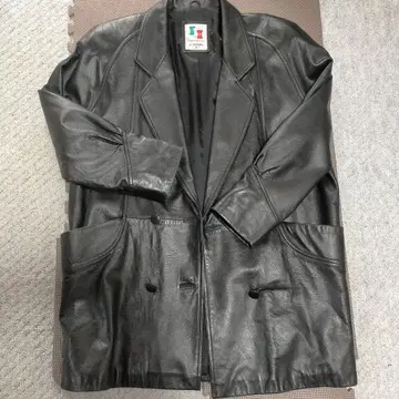 VOLUNT 블랙 가죽 블레이저