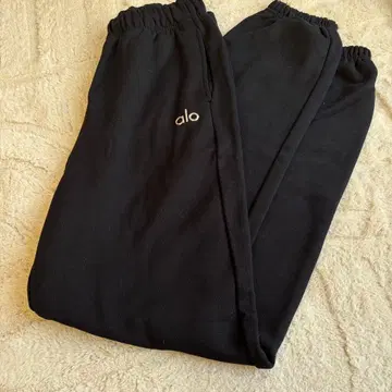 alo 아로 아콜레이드 스웨트 팬츠