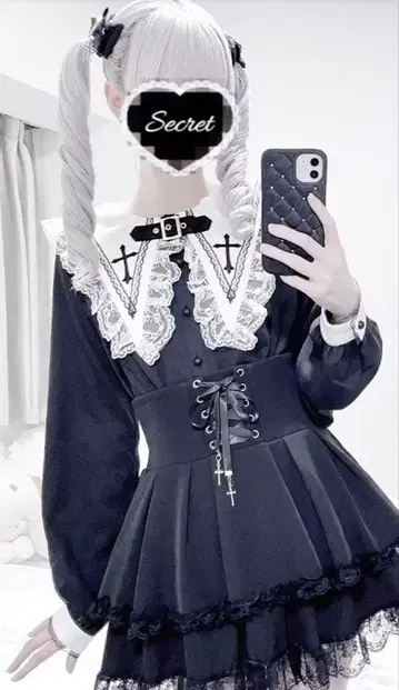 MARS 벨트 포함 크로스 자수 블라우스