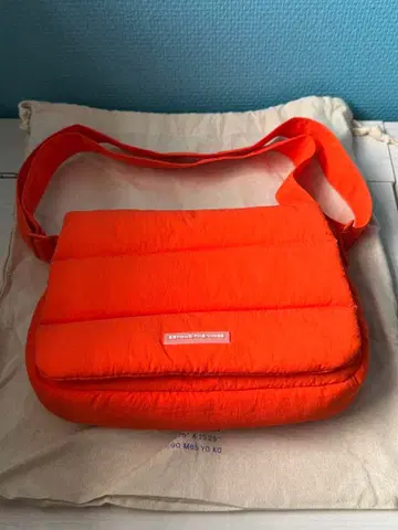 BEYOND THE VINES 숄더백