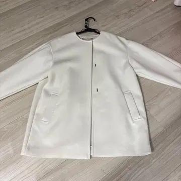 유나이티드 애로우즈 화이트 노카라 자켓