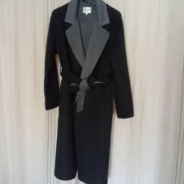 ALPHACUBIC 외부 블랙과 안쪽 그레이의 롱 코트 사이즈 11