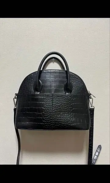 새상품급 ZARA 자라 엠보 하프문 보스턴 백