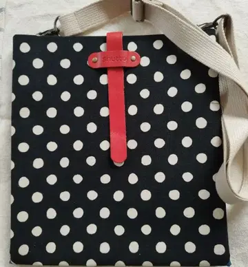 슈토 도트 무늬 숄더백