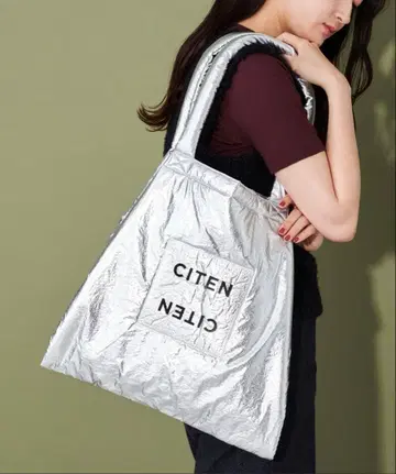 [ 덤 포함 ] CITEN 패디드 클리어 로고 토트백 실버