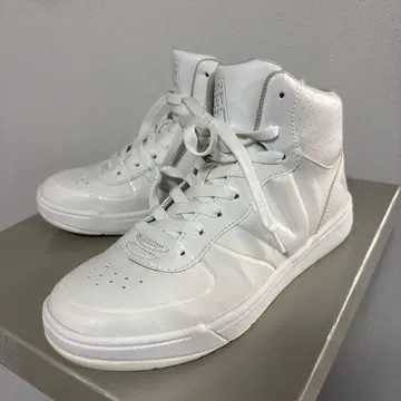 VISION 화이트 하이컷 스니커즈