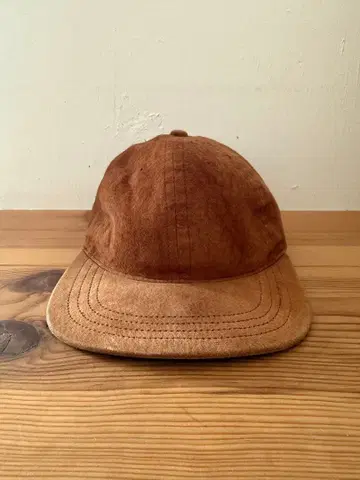 LQQK STUDIO Brown Suede Cap everyone