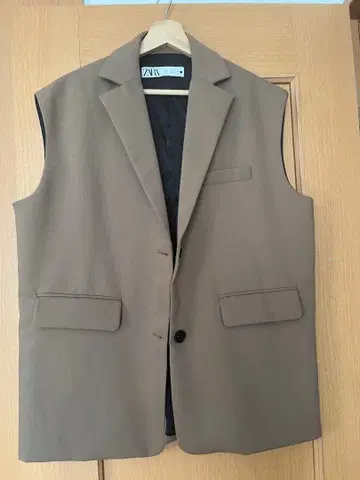 ZARA 슬리브리스 자켓