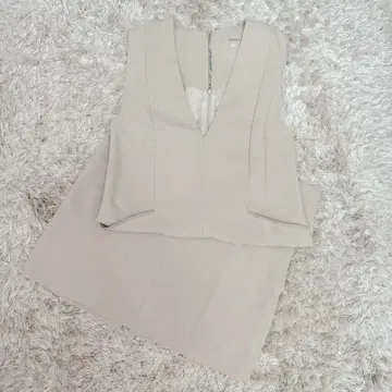 저스길리티 V넥 점프 스커트