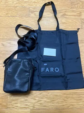 FARO 블랙 가죽 숄더백