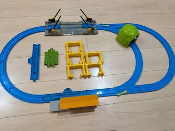 프라레일 레일, 역, 건널목, 교각 등