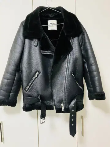 ZARA 블랙 가죽 아우터 M 사이즈