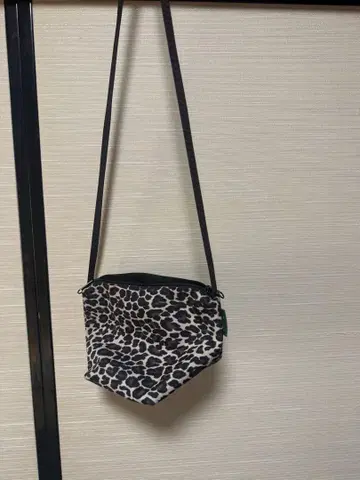 에르베샤 펠리에 팬서 숄더백