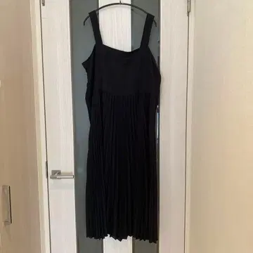 새상품 유니클로C 플리츠 스트랩 원피스