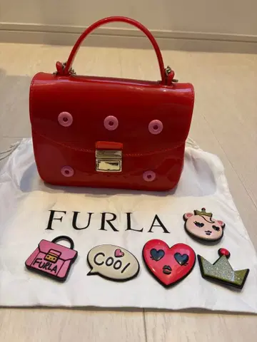FURLA 레드 핸드백 패치 포함