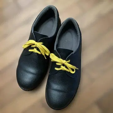 블랙 미끄럼 방지 신발, 옐로우 컬러 신발끈