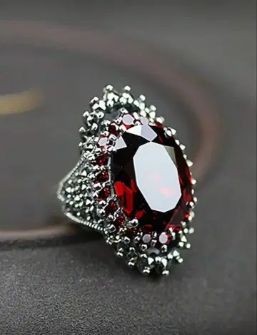 거대 루비 앤티크풍 존재감 모이사나이트 반지 11호, 12호 정도