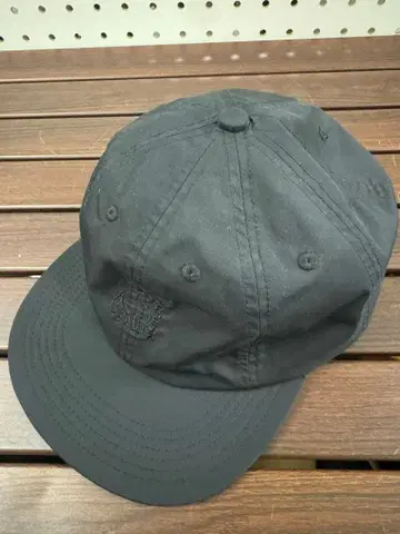 블랙 자수 로고 캡