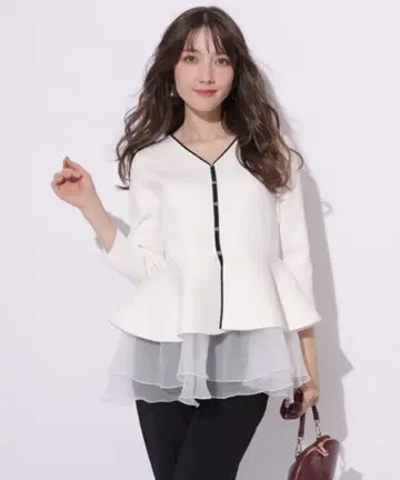 앱와이어 프릴 페플럼 레이어드 니트