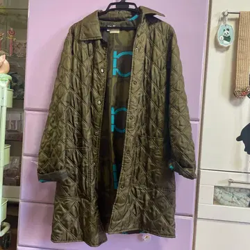 페라가모 퀼팅 코트 카키