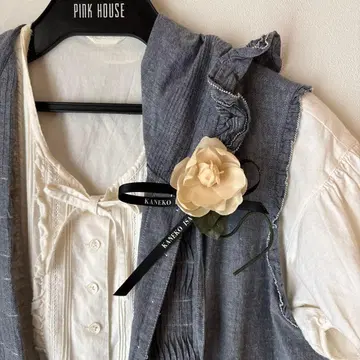 카네코 이사오 까멜리아 꽃 한 송이 로고 리본 사용 작은 코사지