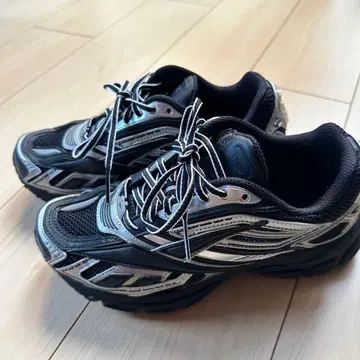 [ 새상품급 ] Reebok 프리미어 로드 울트라 24cm