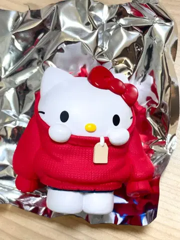 산리오 옷 갈아입는 중 피규어 헬로키티